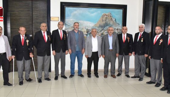 Başkan Zeybek Gazi ve Şehit  Ailelerini ağırladı